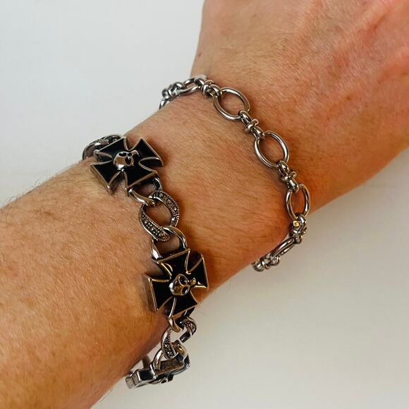 Silver and black skull and - Picture 8 of 9